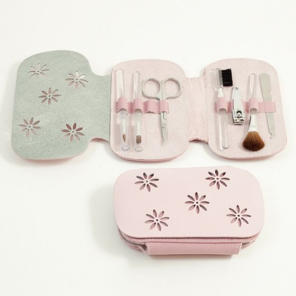 7 Pieces Manicure Set in Leather and Suede Case - Picture 2 of 6